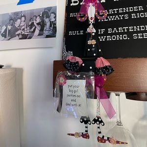 Humorous decorative shelf accent